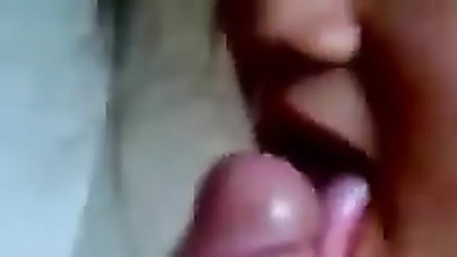 بنت أوزبكية تلحس زب طليقها بحنية