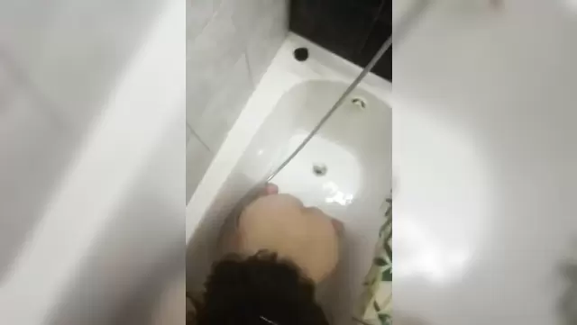 مراهقة أوزبكية بتدي مص زب نار في البانيو