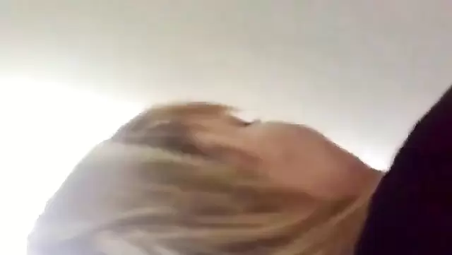 شرموطة أوزبكية تمص زب زميلها في الشغل